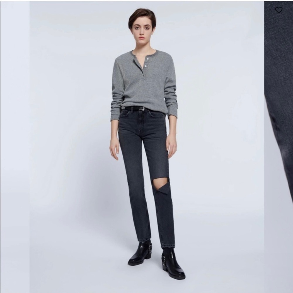 RE/DONE NWT Worn Black With Rip 70’s Straight Size 25